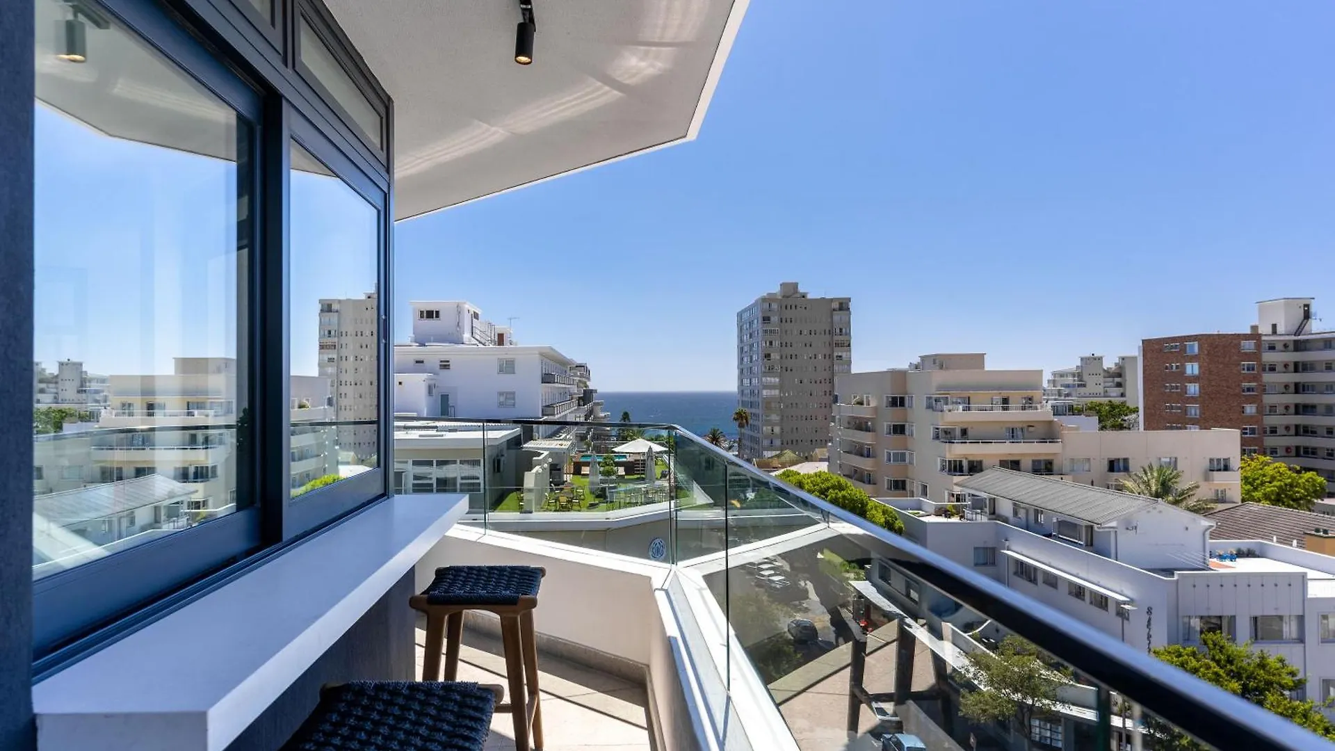 Diamond Views - Luxury Sea Point Apt With Views Cape Town