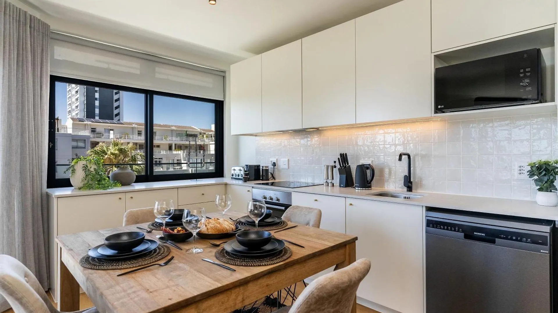 Diamond Views - Luxury Sea Point Apt With Views Cape Town