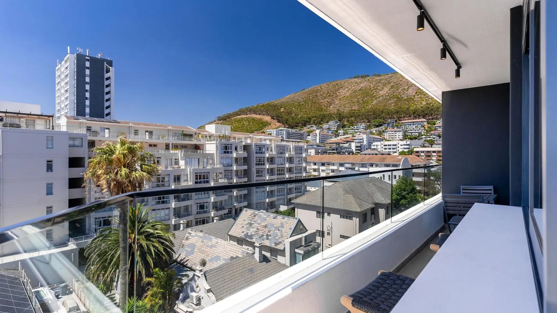 Apartment Diamond Views - Luxury Sea Point Apt With Views Cape Town South Africa