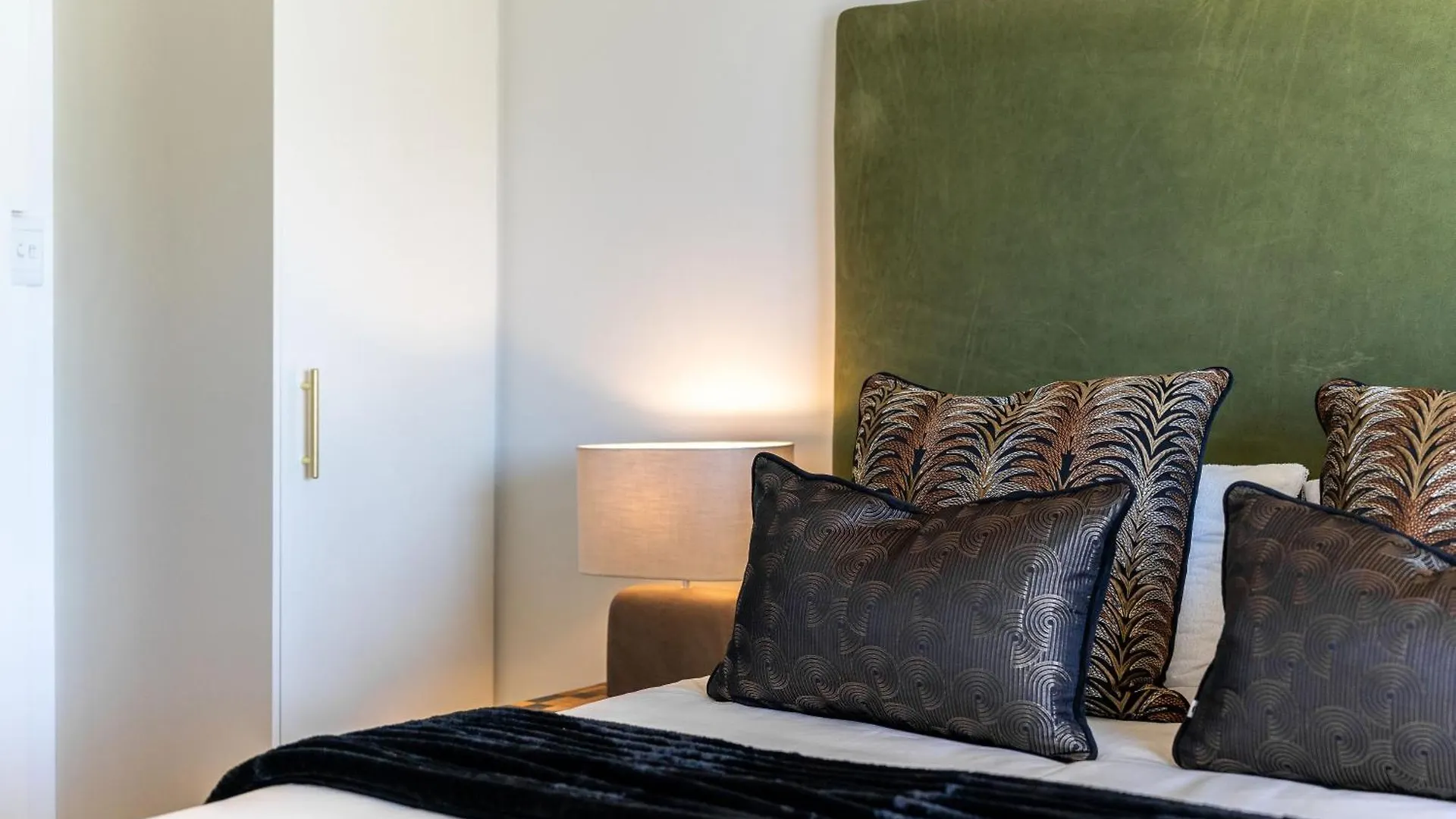 Diamond Views - Luxury Sea Point Apt With Views Cape Town Apartment