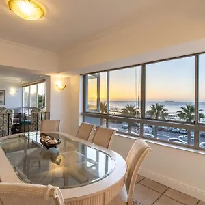 Apartment Beachfront Seaview, Cape Town